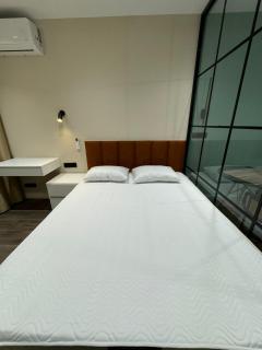 Cozy Apartment with Balcony and Sea View - 9