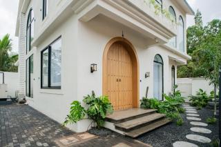 Luxury 4-BHK Villa With Private Pool, Patio and Contemporary design - Parra - 1