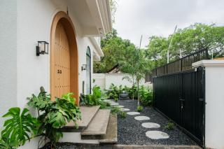 Luxury 4-BHK Villa With Private Pool, Patio and Contemporary design - Parra - 7