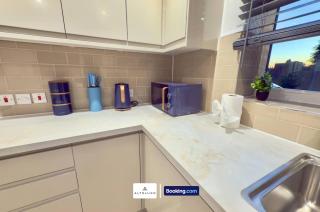 Code Four 4BR House By AltoLuxoExperience Short Lets & Serviced Accommodation With Free Wifi & Parking - Bristol - 7