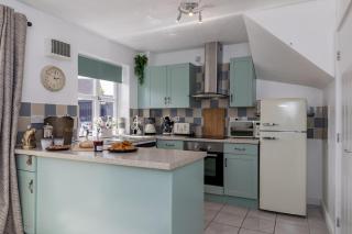 Countryside Stay Near JCB, Peaks & Alton Towers - Rocester - 2