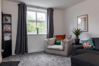 Countryside Stay Near JCB, Peaks & Alton Towers - Rocester - 6