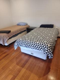 Private and big room with 2 beds Clarinda - Dingley - 6