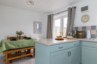 Countryside Stay Near JCB, Peaks & Alton Towers - Rocester - 4
