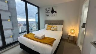 White Crystal Sea View Residence - Melbourne - 6