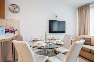 Dolphin Hideaway- Poole Quay Apartment with Parking - Poole - 8