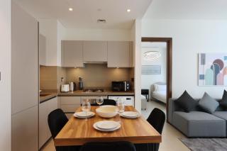 1BR plus 1 Converted in Creek, Minutes from Downtown - Dubai - 3