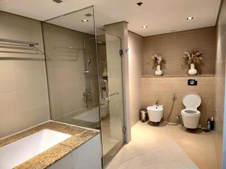 Palm Escape Beachfront 1BR in Royal Amwaj Burj View & Private Balcony - 7