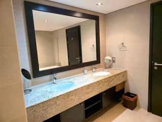 Palm Escape Beachfront 1BR in Royal Amwaj Burj View & Private Balcony - 8