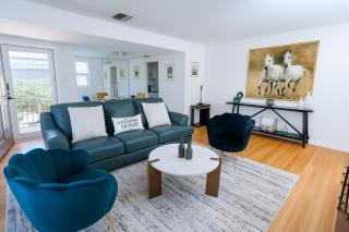 Spacious 3 Bedroom Home Near LA Close to Disneyland, Universal, Free Parking and Yard - 8
