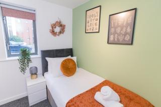 FREE PARKING! Sleeps 5 City Centre 2 Bed NEW - Wolverhampton - 1