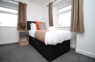 Kingsway House - WIFI - Parking - Spacious 4 Bed - Newport - 3