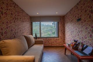 Stunning Hillside 3 BHK Gateway With Indoor Pool, Attic and Classy Interiors - Bhowāli - 1