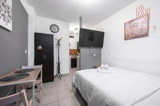 Thalia Studio, Nilie Hospitality MGMT - 4
