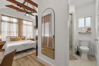 Loft Style Studio In The Heart of D'Arts District - Houston - 9