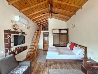 Woody Trails - Astronomy, Graphology, Family, Kainchi Dham - 4