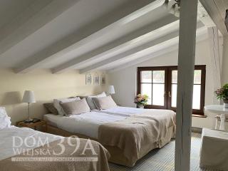 Dom Wiejska 39 a - 9