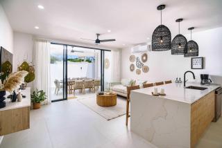 Walk to Beach, NEW LUX 4BD Villa & Pool! Near Holetown - Saint James - 5