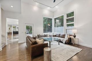 Stunning Belle Meade Mansion with Luxury Amenities and Hot Tub, Great Summer Rates - 3