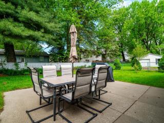 Beautiful Ranch with Outdoor Patio and Room for 6 -  - 7