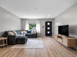 291 Hunter Ave bungalow - 2