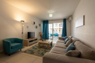 Private Terrace 3BR Home Near Bay & Promenade - St. Paul's Bay - 2