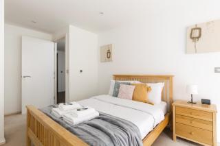 Sun-lit 1BR Flat, 2 mins to DLR Docklands - Londen - 7