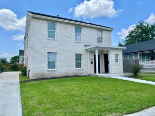 Long Term, Blackout Curtain, 2 Monitor, King Bed Room in 2 BR Home - Houston - 6