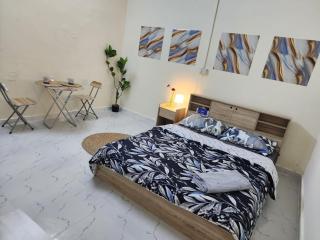 Furnished hone stay villa with attached bathroom with balcony - Al 'Ayn - 0