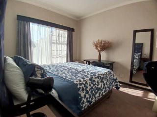 Pioneer Retreat Apartment - Newcastle - 3