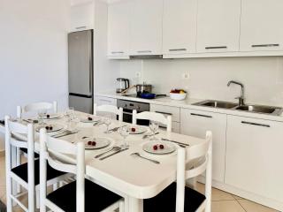 Sea and City view Apartment - Saranda - 9