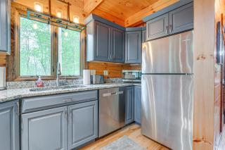 15 Mi to Hocking Hills Secluded Cabin with Hot Tub - Logan - 3