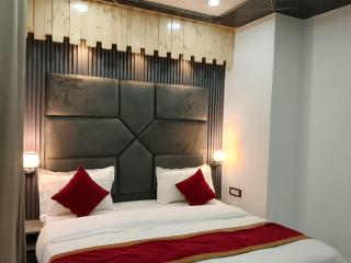 The Griffin Mall Road Nainital - Jāmb - 2