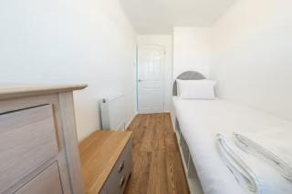 Stylish and comfortable 4-Bedroom Retreat in the Heart of Chelmsford - Chelmsford - 9