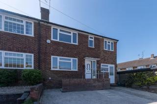 Stylish and comfortable 4-Bedroom Retreat in the Heart of Chelmsford - Chelmsford - 0