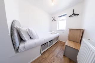 Stylish and comfortable 4-Bedroom Retreat in the Heart of Chelmsford - Chelmsford - 2