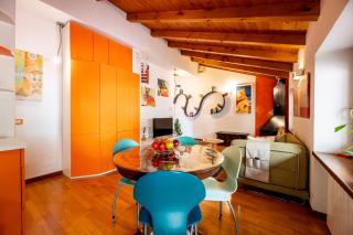 Elegant Colorful Apartment - Verona Apartments - 4