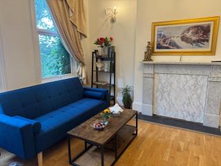 Charming London Apartment with 2 Bedrooms - 5