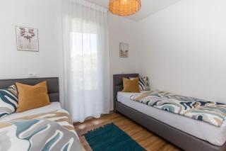Crimson Holidays - Trogir - 2