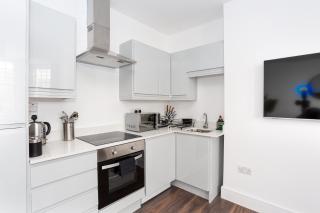 Stylish & Modern Home by the Sea Near Three Shells - Southend-on-Sea - 4