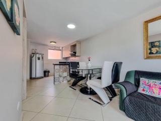 Bonita casa a 17 minutes from the airport - 5