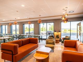 B&B HOTEL Zürich Airport - 8