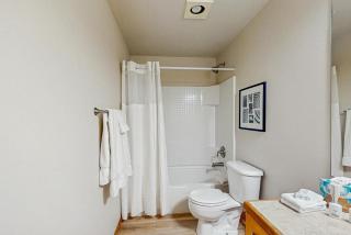 Seattle Adventure & Stadium Getaway - Lower Level - Seattle - 5