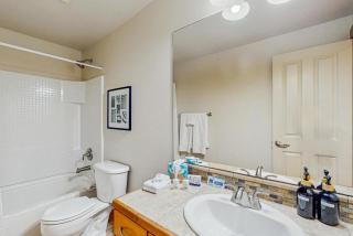 Seattle Adventure & Stadium Getaway - Lower Level - Seattle - 1