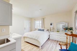 Glacier Groove Getaway Studio - Anchorage - 3