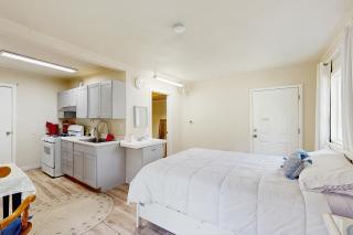 Glacier Groove Getaway Studio - 2