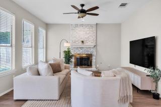 Modern 4BR Gem Chic Comfort in Austin home - Austin - 9