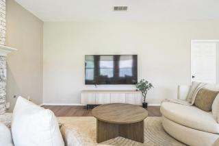 Modern 4BR Gem Chic Comfort in Austin home - Austin - 2