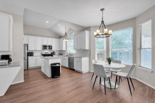 Modern 4BR Gem Chic Comfort in Austin home - Austin - 1