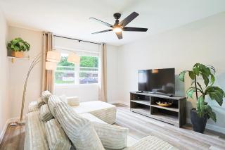 Luxury 4BR Retreat 10 Mins to Downtown & Lake - Mesquite - 9